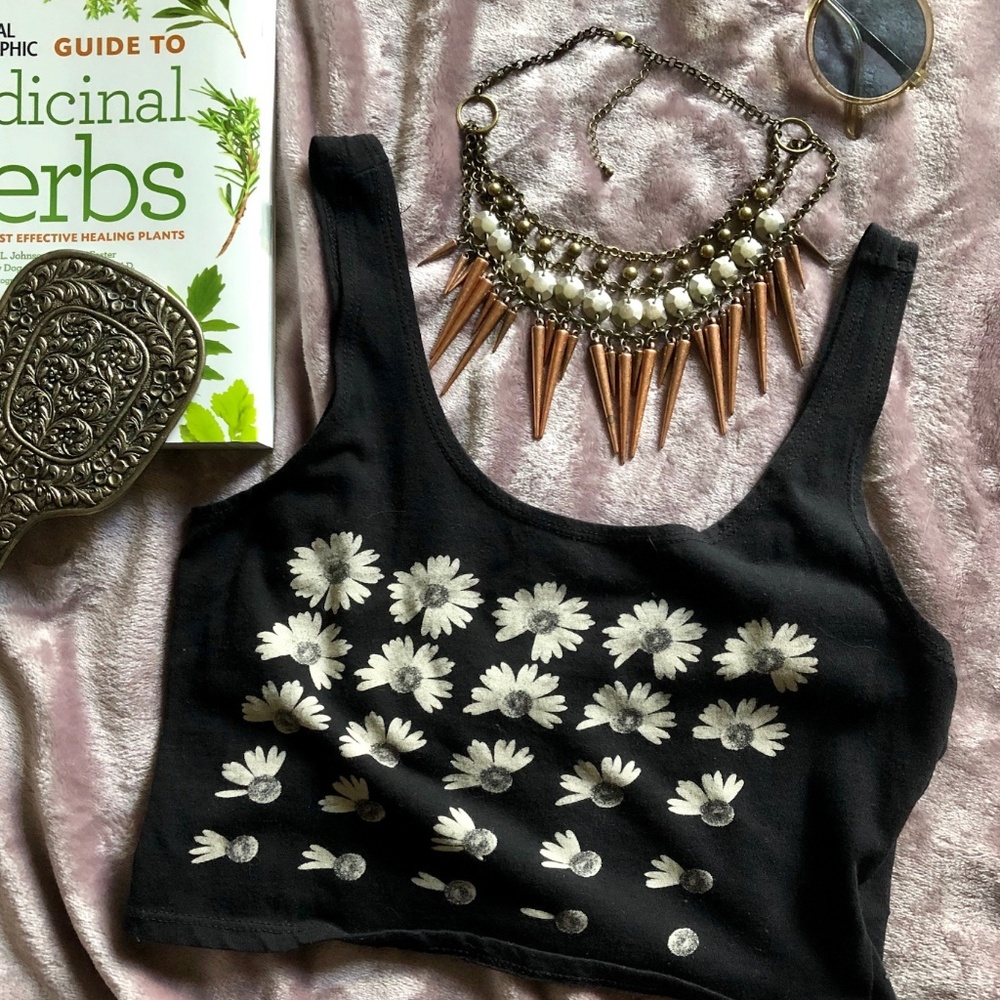 PacSun/La Hearts Daisy Graphic Black Crop Tank Top